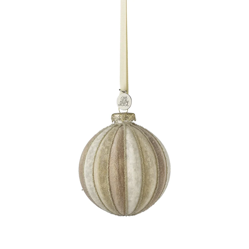 Nomillia julgranskula 8x8x8 cm.
