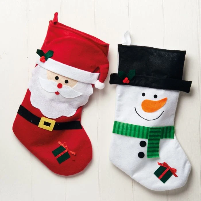 Julstrumpa med jultomte eller snögubbe