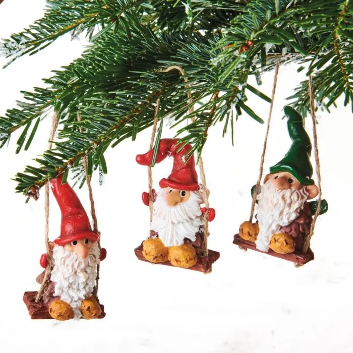 Kotte tomte på gunga