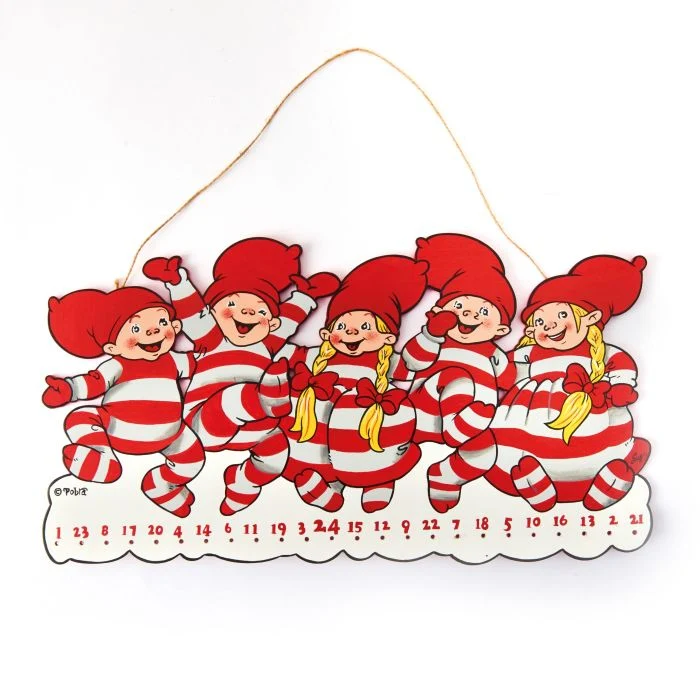 Julkalender i trä med bäbistomtar