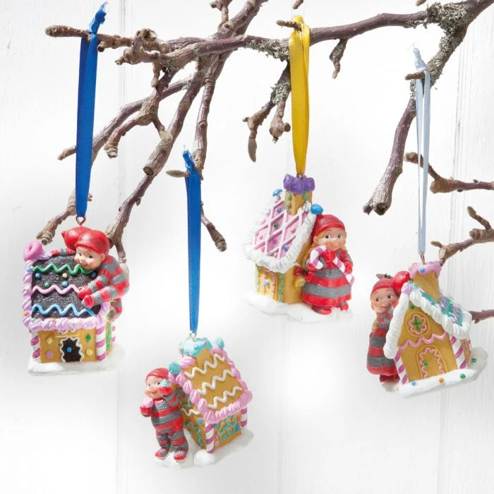 Bäbistomte i pepparkakshus