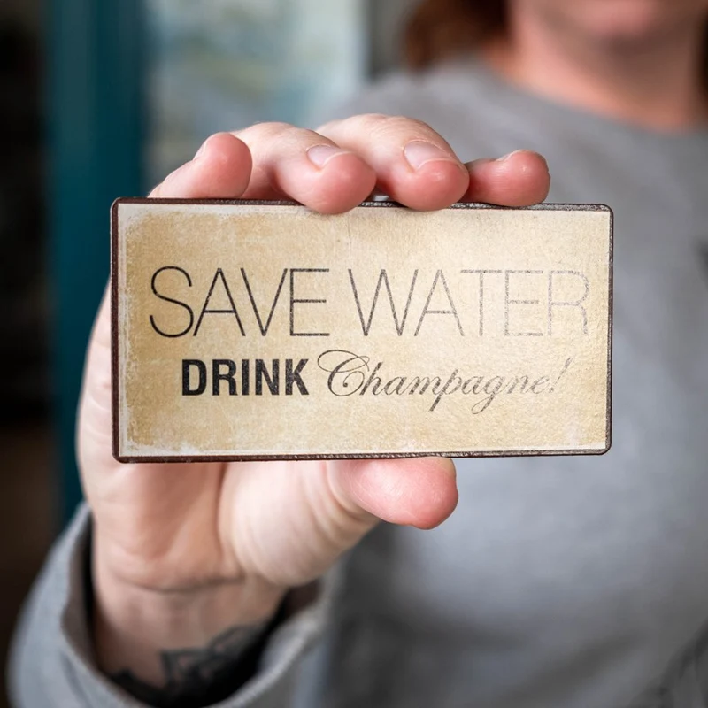 Magnet: Save water, drink champagne