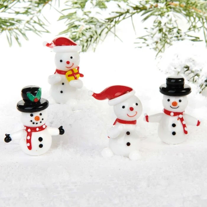 Glasfigurer snögubbar 4 st. i låda