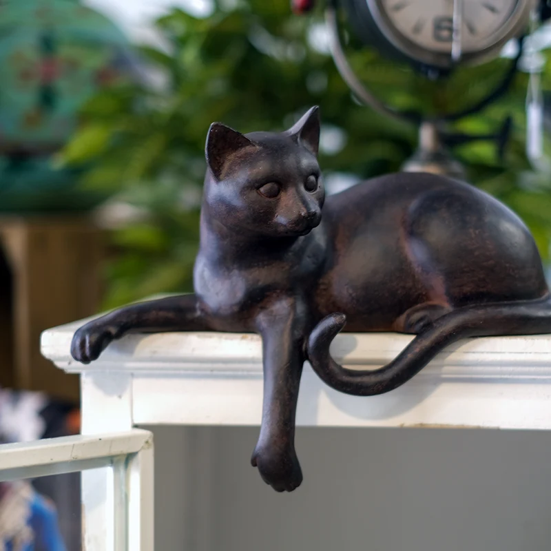 Liggande katt