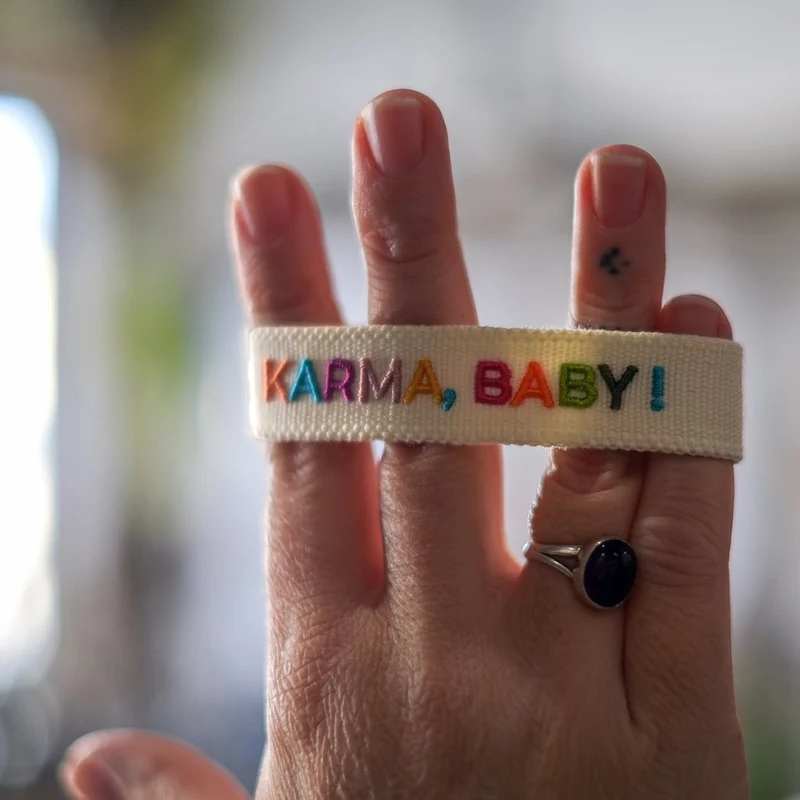 Boho-armband: karma, baby